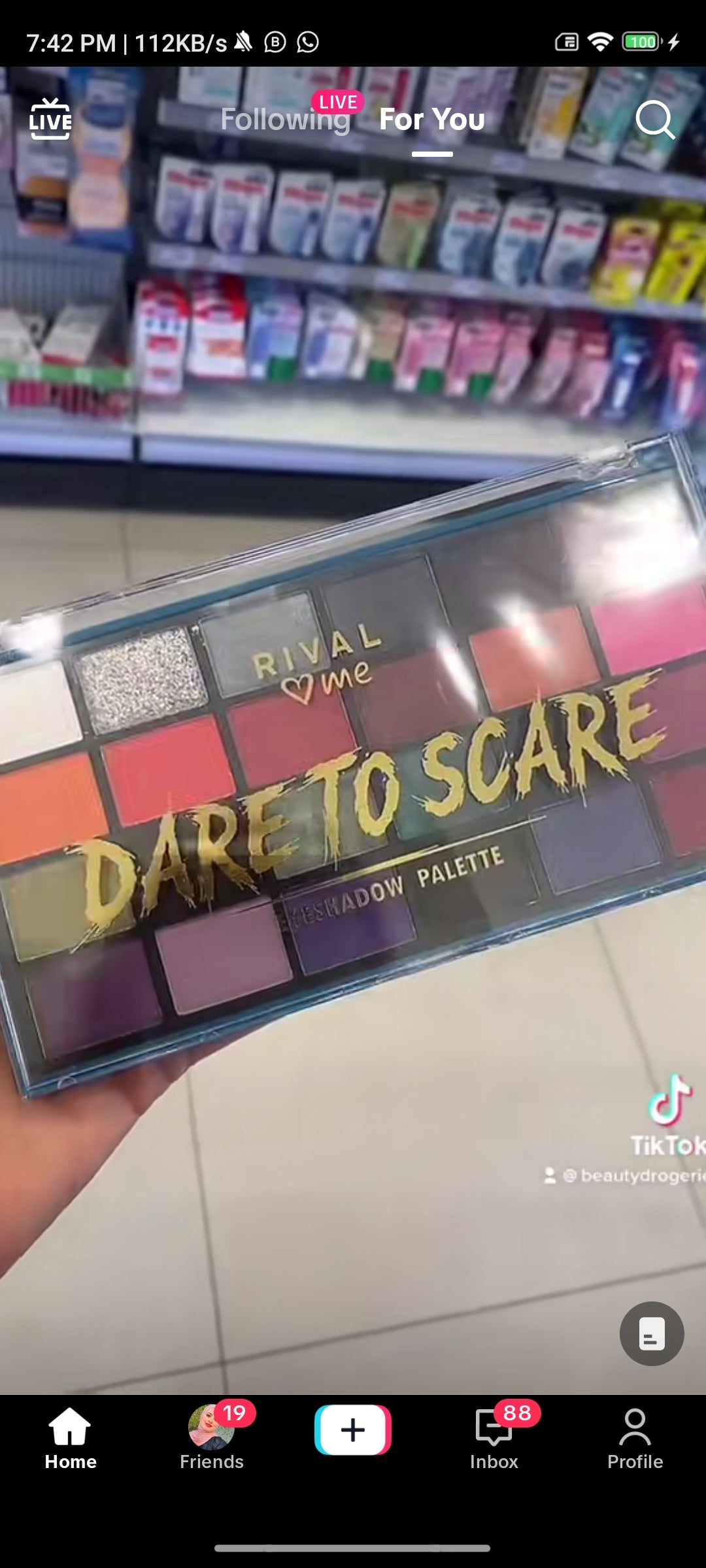 Buy Rival Dare To Scare Eyeshadow Palette Get 90 pcs Capsule Vitamin C